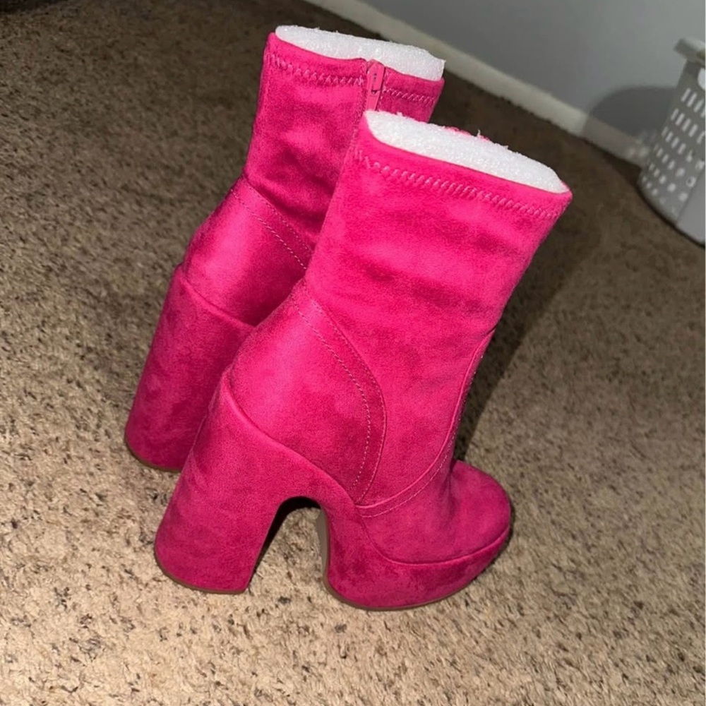 Stylish Pink Women's Boots